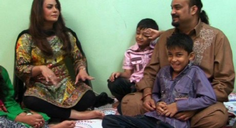Amjad-Sabri-Late-with-his-kids-2-600x450